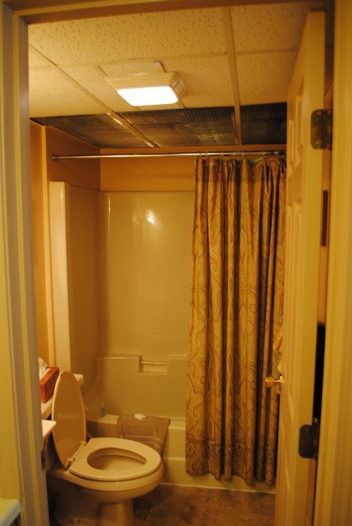 Autumn Breeze Motor Lodge Северен Уудсток Екстериор снимка