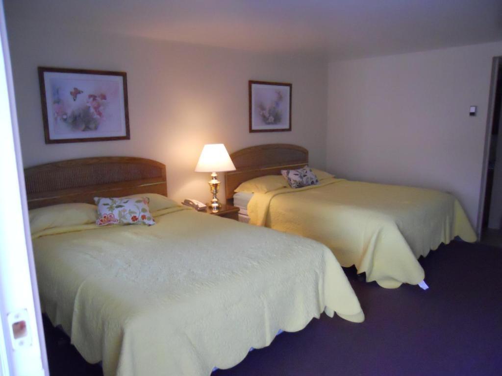 Autumn Breeze Motor Lodge Северен Уудсток Екстериор снимка